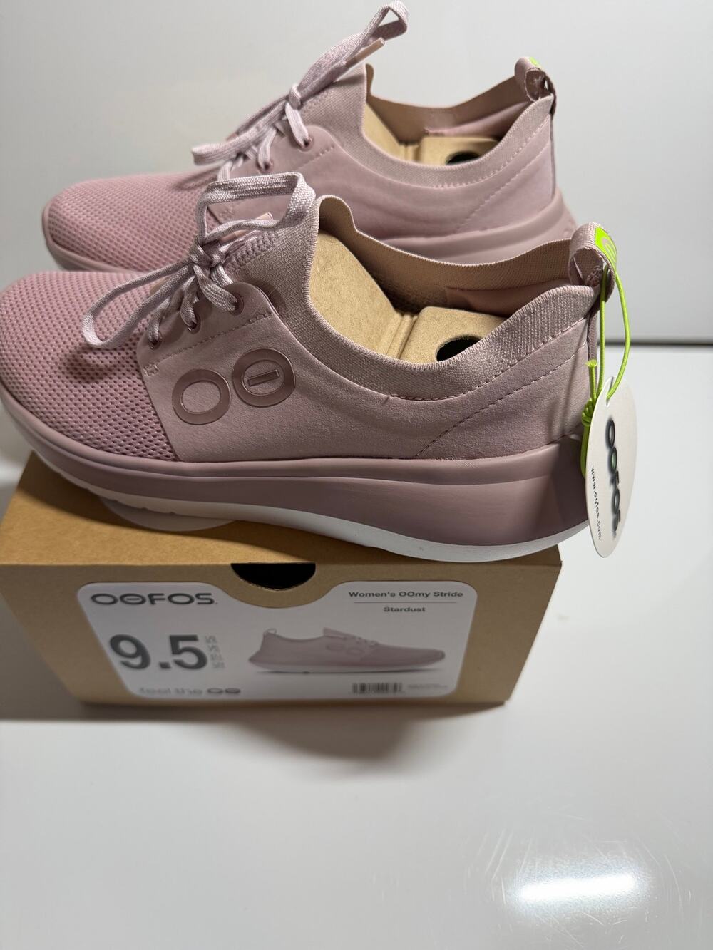 NWT women 9.5 (true to size) OOmy Stride Lace Up Shoe in White Pink Stardust